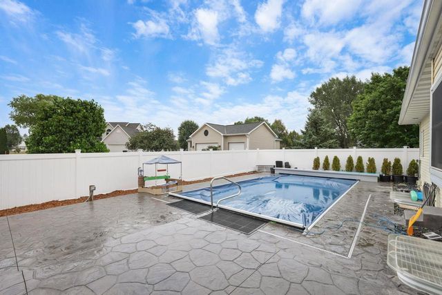 700 Paradise Drive, Stoughton, WI 53589