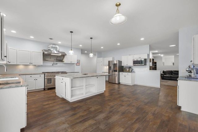 700 Paradise Drive, Stoughton, WI 53589