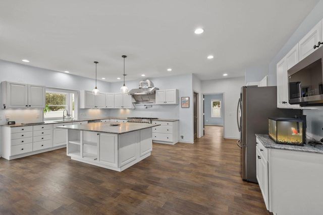 700 Paradise Drive, Stoughton, WI 53589