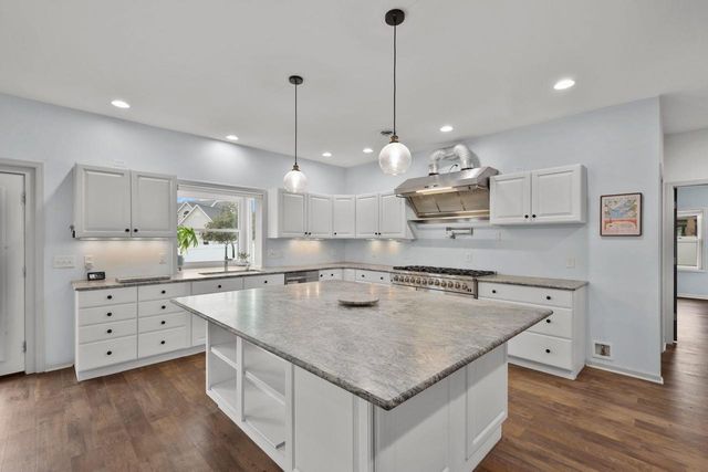 700 Paradise Drive, Stoughton, WI 53589