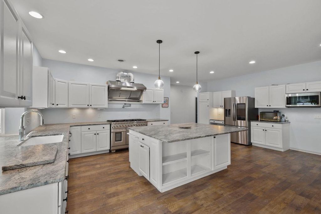 700 Paradise Drive, Stoughton, WI 53589