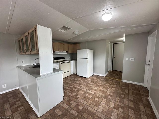 7945 Hart DR, North Fort Myers, FL 33917