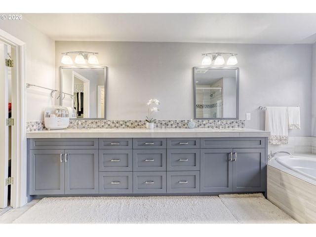 14324 Se NEHALEM Ct, Portland, OR 97236