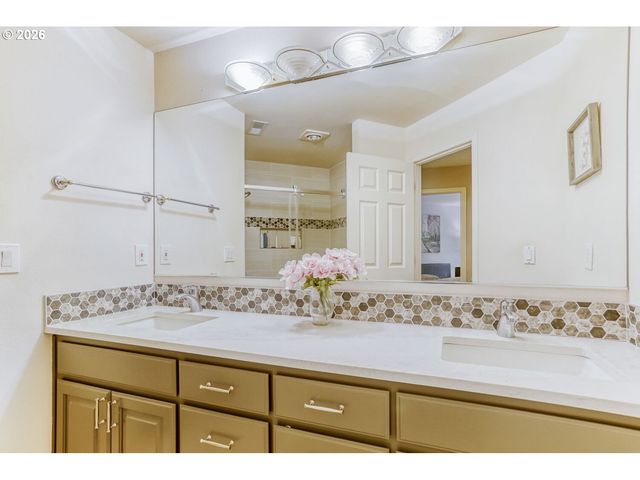 14324 Se NEHALEM Ct, Portland, OR 97236