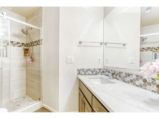 14324 Se NEHALEM Ct, Portland, OR 97236