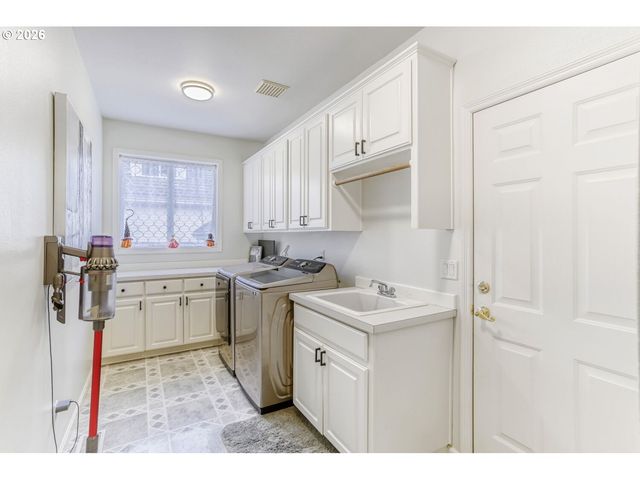 14324 Se NEHALEM Ct, Portland, OR 97236