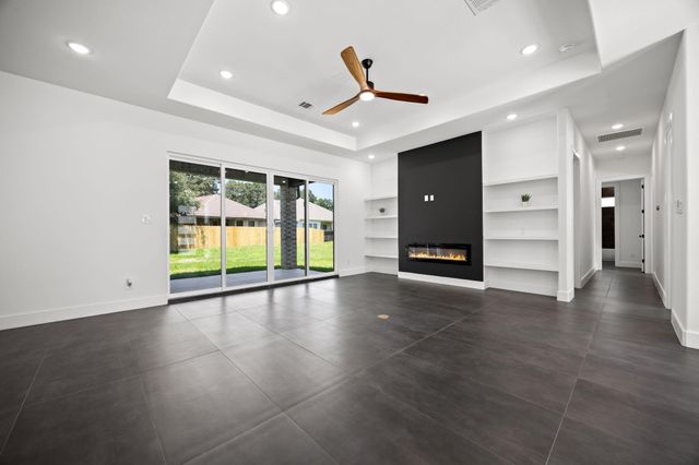 71 Camden Hills Drive, Montgomery, TX 77356