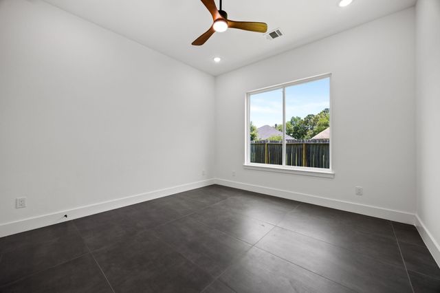 71 Camden Hills Drive, Montgomery, TX 77356