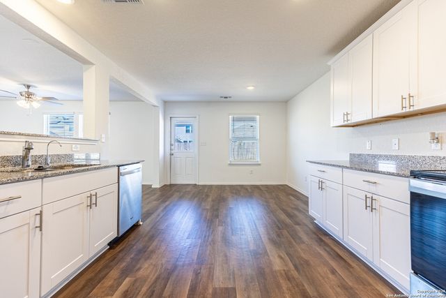 1229 Entrada De Real, Converse, TX 78109