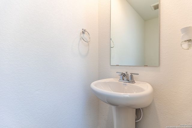 1229 Entrada De Real, Converse, TX 78109