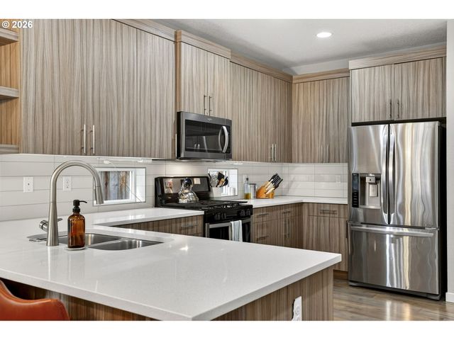 6920 Se LAMPHIER St, Milwaukie, OR 97222