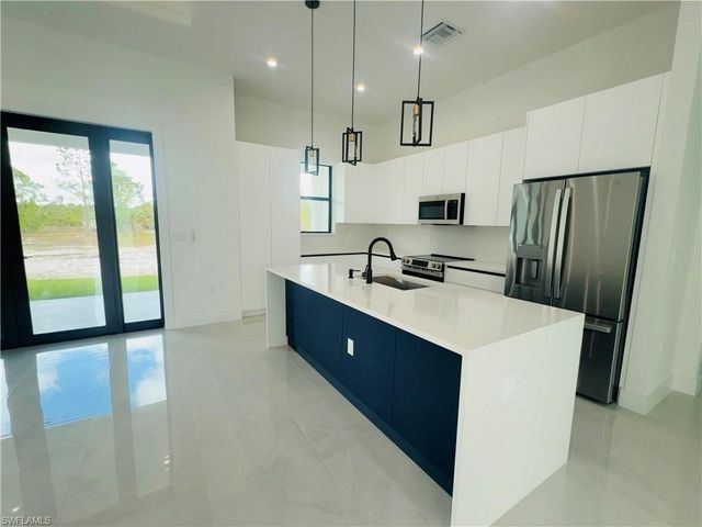 3841 24th AVE NE, Naples, FL 34120