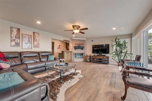 1819 W Belt Line Road, Cedar Hill, TX 75104