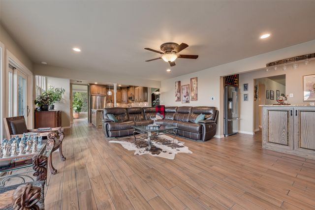 1819 W Belt Line Road, Cedar Hill, TX 75104