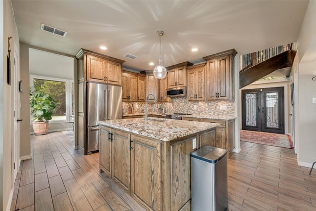 1819 W Belt Line Road, Cedar Hill, TX 75104