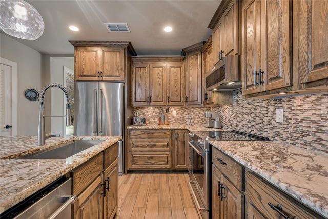 1819 W Belt Line Road, Cedar Hill, TX 75104
