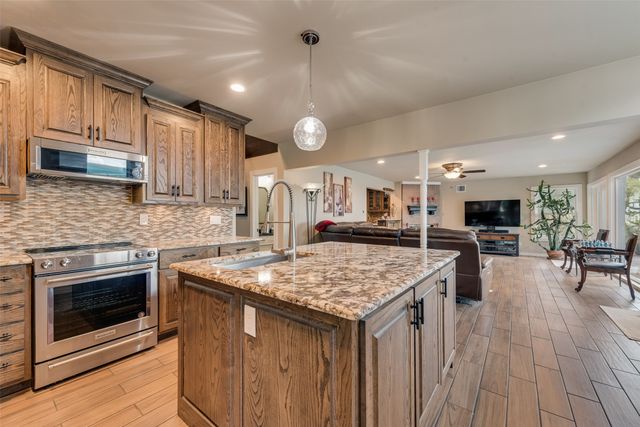 1819 W Belt Line Road, Cedar Hill, TX 75104