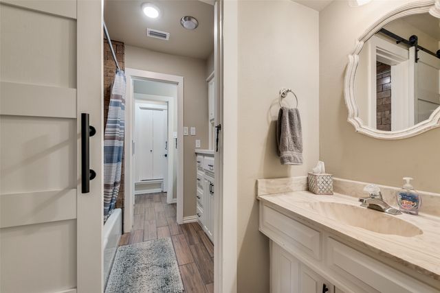 1819 W Belt Line Road, Cedar Hill, TX 75104