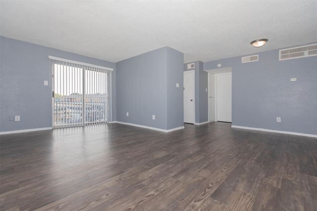 801 S Allen Genoa Road 104, South Houston, TX 77587