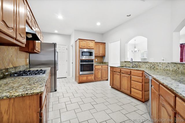 4113 W Canton Street, Broken Arrow, OK 74012