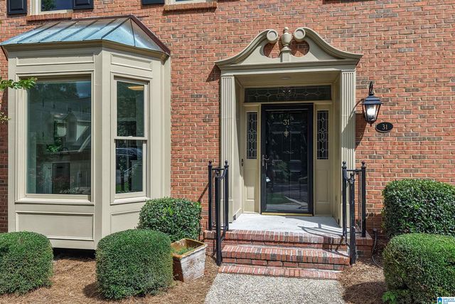31 THE OAKS CIRCLE, Hoover, AL 35244