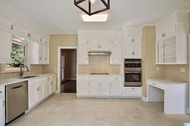 31 THE OAKS CIRCLE, Hoover, AL 35244