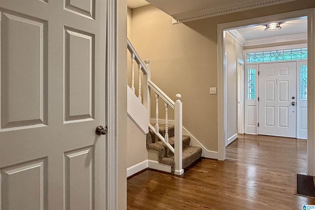 31 THE OAKS CIRCLE, Hoover, AL 35244