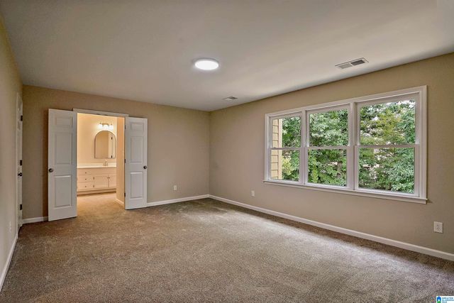 31 THE OAKS CIRCLE, Hoover, AL 35244