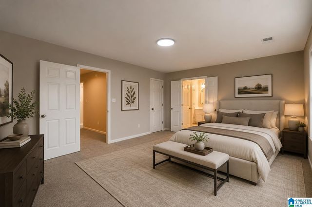 31 THE OAKS CIRCLE, Hoover, AL 35244
