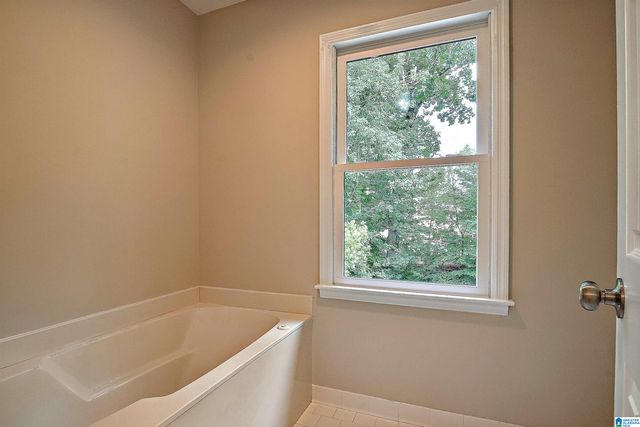31 THE OAKS CIRCLE, Hoover, AL 35244