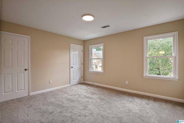 31 THE OAKS CIRCLE, Hoover, AL 35244