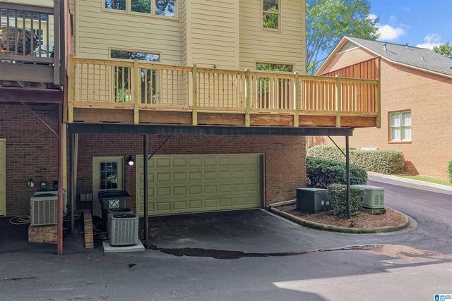 31 THE OAKS CIRCLE, Hoover, AL 35244