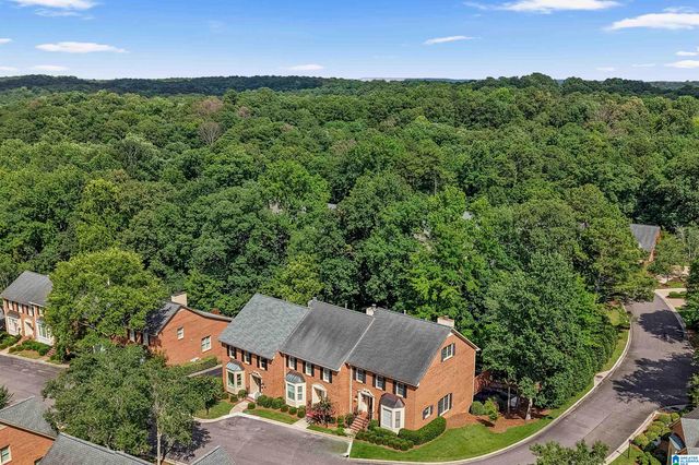 31 THE OAKS CIRCLE, Hoover, AL 35244
