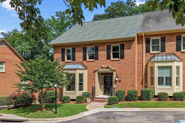 31 THE OAKS CIRCLE, Hoover, AL 35244