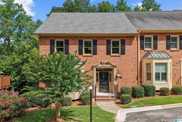 31 THE OAKS CIRCLE, Hoover, AL 35244