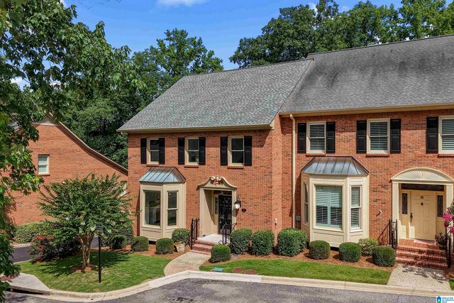 31 THE OAKS CIRCLE, Hoover, AL 35244