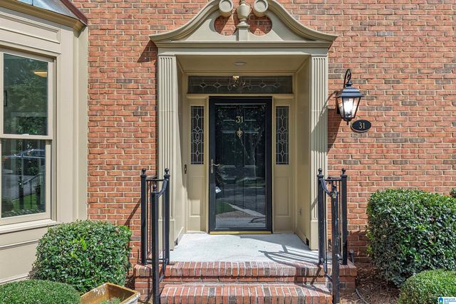 31 THE OAKS CIRCLE, Hoover, AL 35244