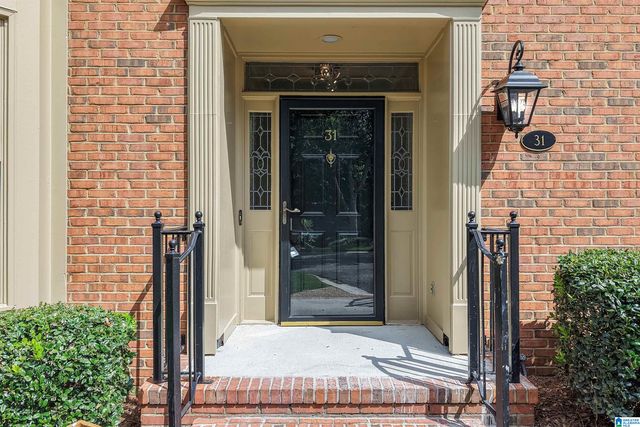 31 THE OAKS CIRCLE, Hoover, AL 35244