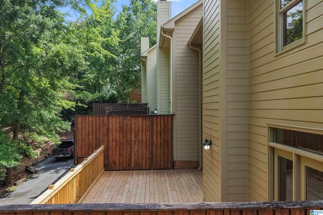 31 THE OAKS CIRCLE, Hoover, AL 35244