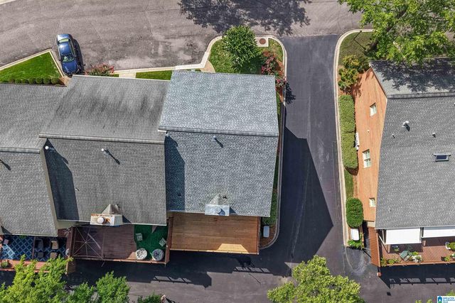 31 THE OAKS CIRCLE, Hoover, AL 35244
