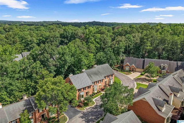31 THE OAKS CIRCLE, Hoover, AL 35244