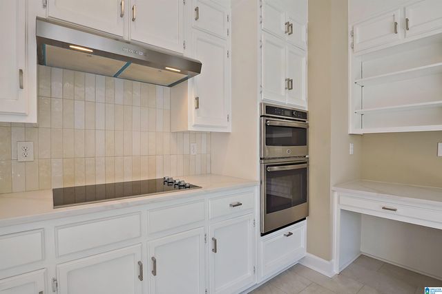 31 THE OAKS CIRCLE, Hoover, AL 35244
