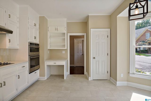 31 THE OAKS CIRCLE, Hoover, AL 35244