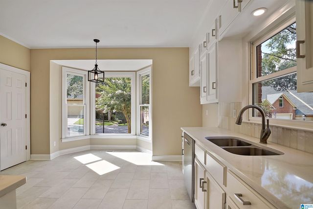 31 THE OAKS CIRCLE, Hoover, AL 35244