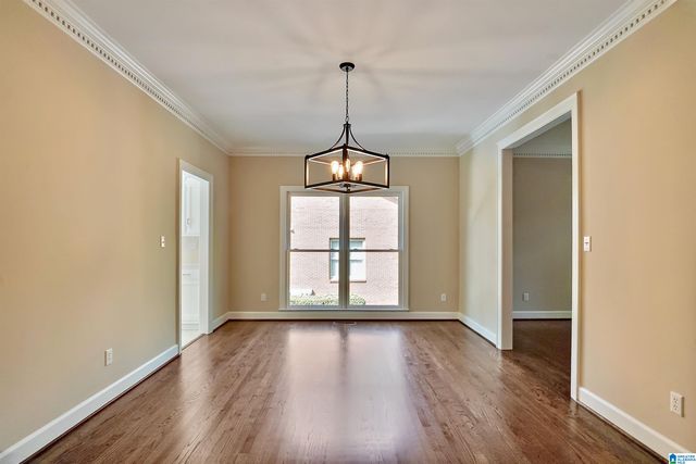31 THE OAKS CIRCLE, Hoover, AL 35244