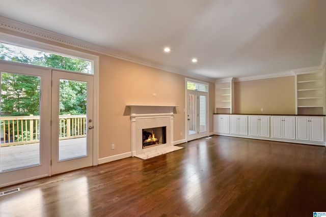 31 THE OAKS CIRCLE, Hoover, AL 35244