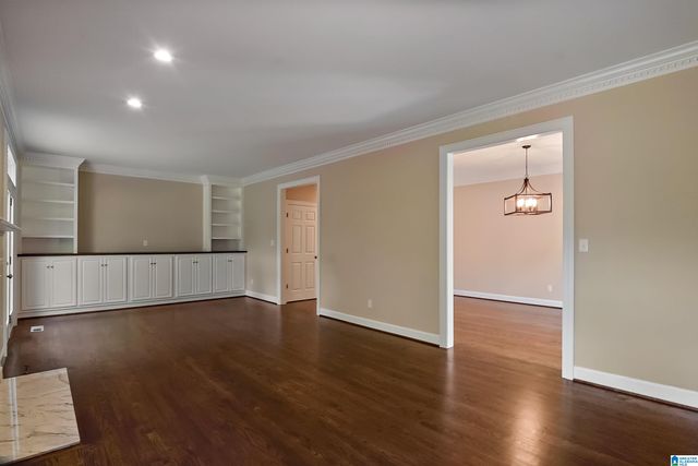 31 THE OAKS CIRCLE, Hoover, AL 35244