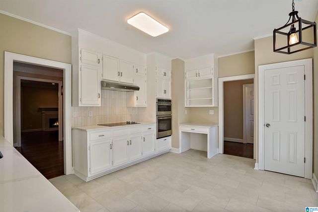 31 THE OAKS CIRCLE, Hoover, AL 35244