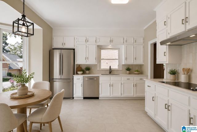 31 THE OAKS CIRCLE, Hoover, AL 35244