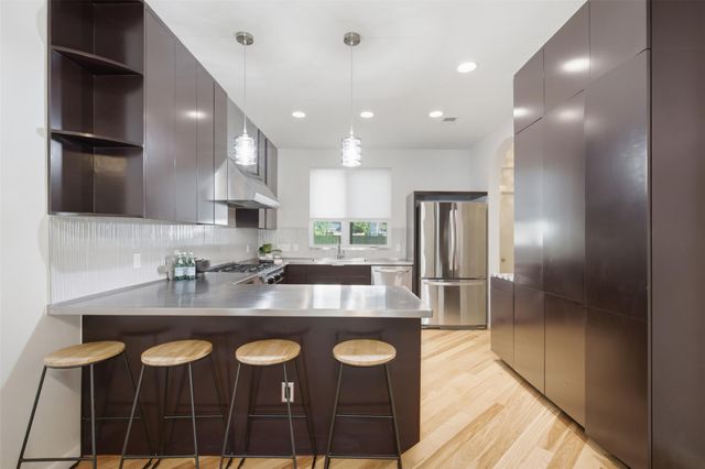 206 E 43rd ST, Austin, TX 78751
